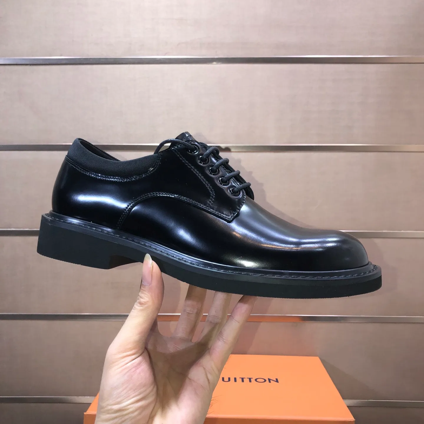 Men's men's shoes 💰660💰[LOUIS VUITTON] (original order) new style 🍀LV Louis Vuitton * - top version of LV classic leather shoes! Made of imported original single cowhide, original leather side strips and wear-resistant rubber outsole! High quality products! Code number 39-44 (38.45 customized)